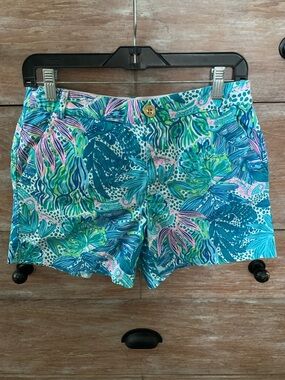 Lilly Pulitzer Callahan shorts.